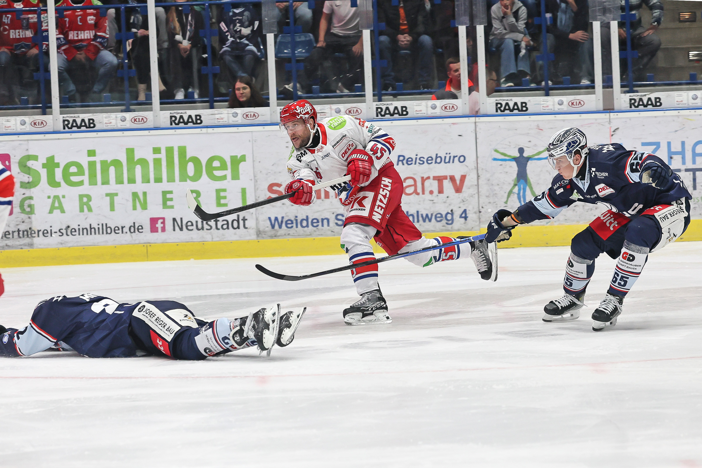 Wölfe gewinnen das erste Derby in Weiden