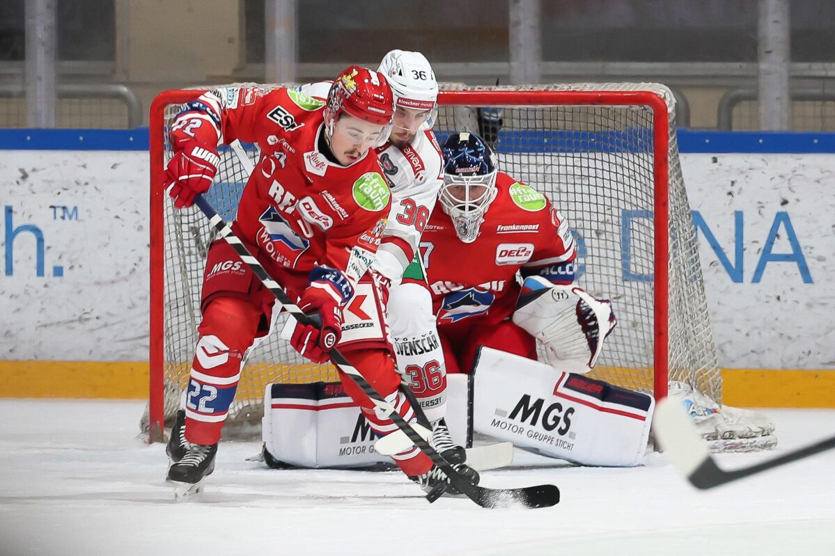 Eisbären im Derby bissiger